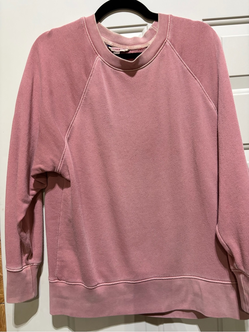 American Eagle Outfitters  Crewneck Sweatshirt in Dusty Pink